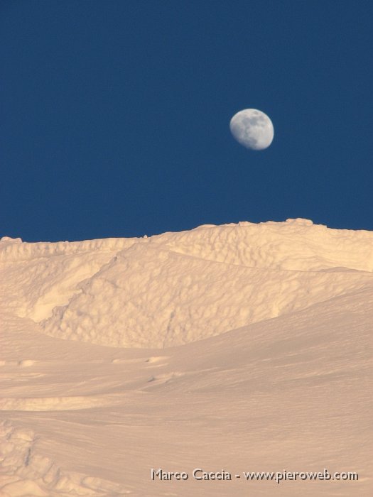 08_Muri di neve e Luna.jpg
